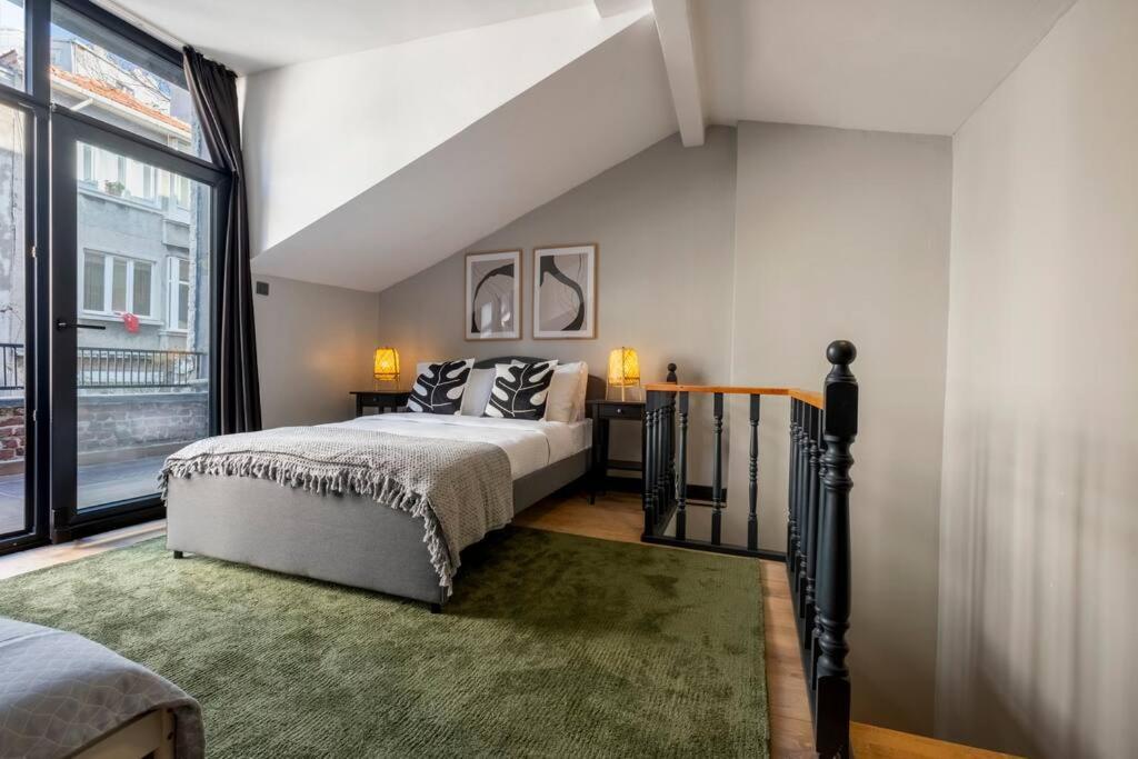Apartment Stylishly Decorated Fourlex House *