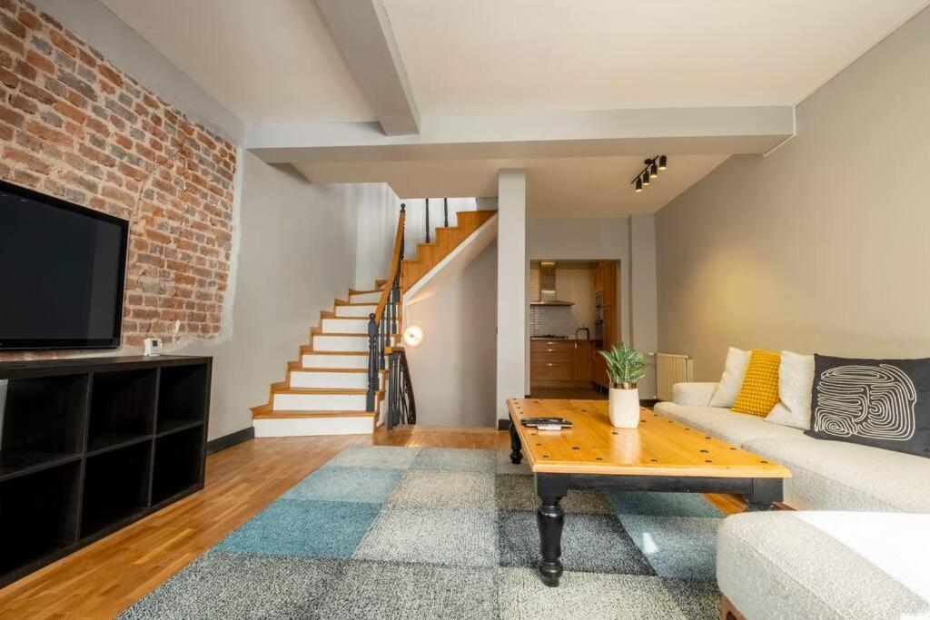 Apartment Stylishly Decorated Fourlex House