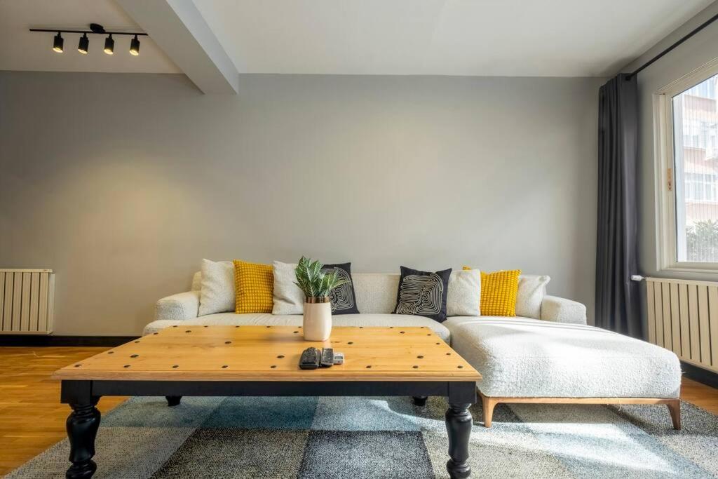 Stylishly Decorated Fourlex House Apartment *