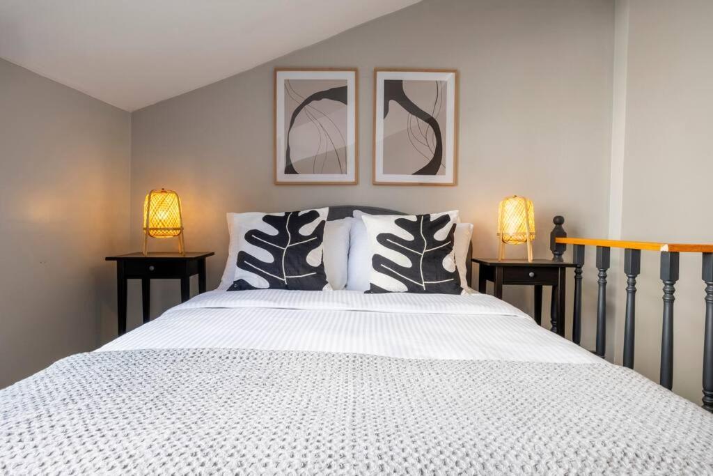 Stylishly Decorated Fourlex House Apartment *